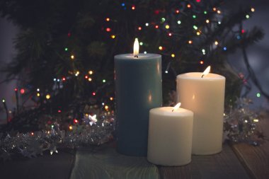 Mumlar yanan ile natürmort