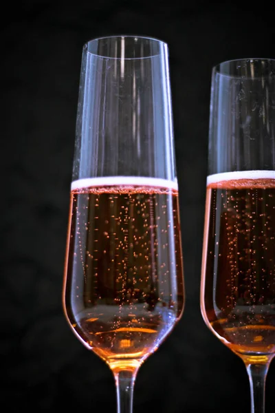 장미 스파클링 와인 두 잔 — 스톡 사진
