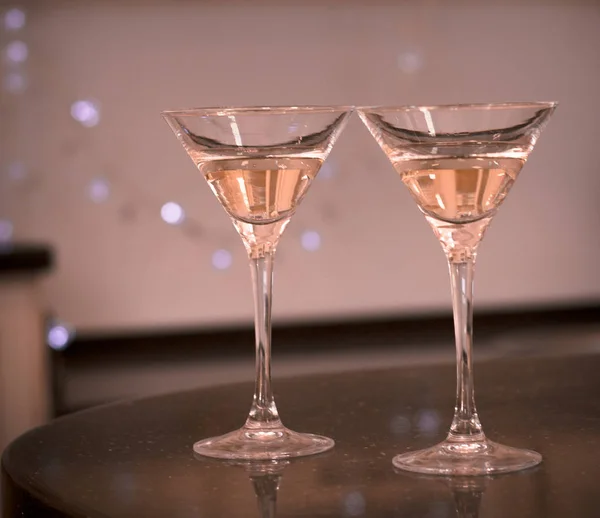 Bodegón con dos copas de champán — Foto de Stock
