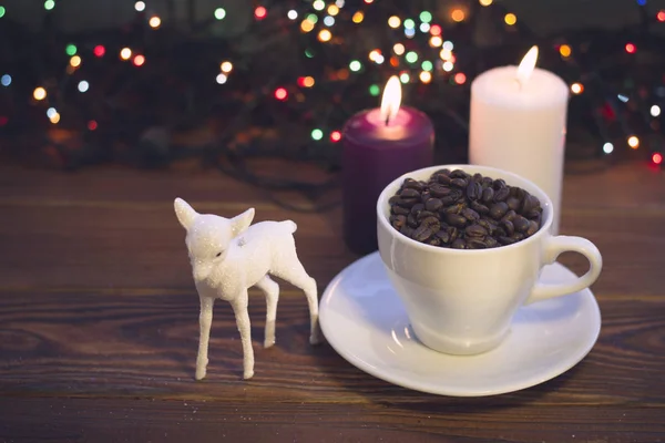 Csendélet egy csésze kávét és gyertyák — Stock Fotó