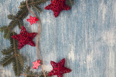 Süslemeleri ile mavi bir ahşap Noel arka plan