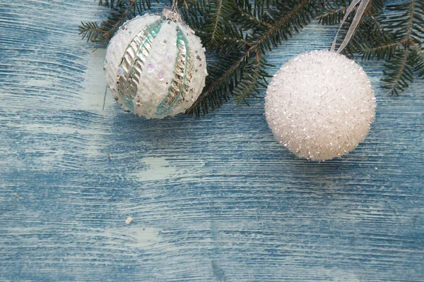 Na niebieskim tle drewnianych Boże Narodzenie dekoracje — Zdjęcie stockowe