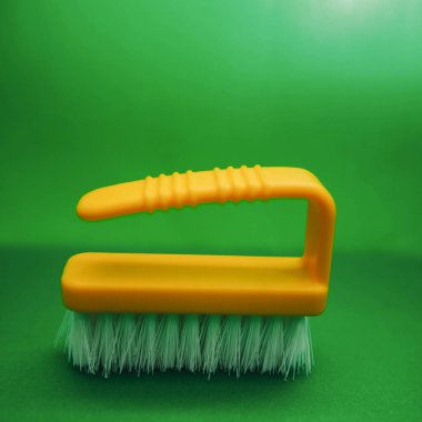 Sarı Plastik elbise fırçası