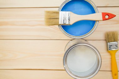 Ev boya ve fırça bidon