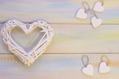 St Sevgililer ahşap arka plan ile dokuma kalp