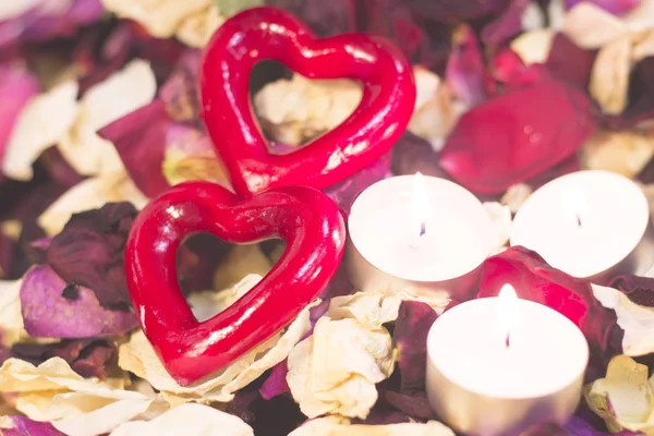 El concepto de San Valentín con velas encendidas — Foto de Stock