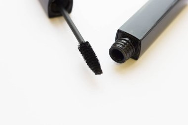 Beyaz üstüne siyah rimel