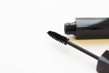 Beyaz üstüne siyah rimel