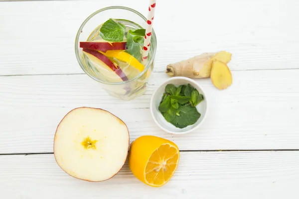 Detox water with fresh fruit on white wood — Stock Photo, Image