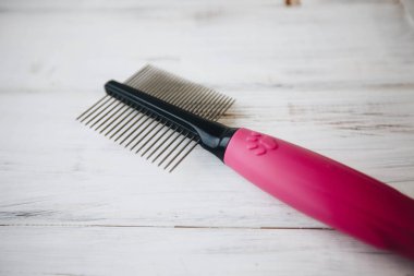 Damat alet ile beyaz arka plan