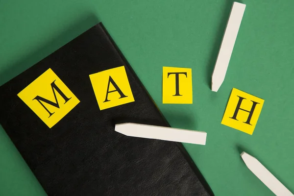 Matematiska begrepp på grönboken bakgrund — Stockfoto