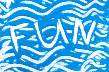 Renkli kum üzerinde yazıt