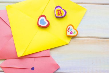 Aşk mektupları için renkli zarf