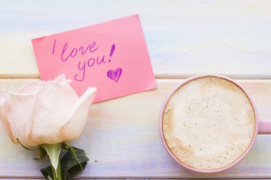 Kahve ve bir gül ile arka plan