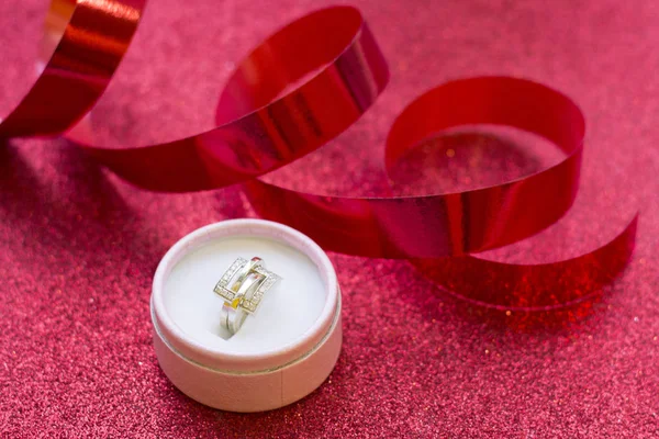 Valentines Konzept mit einem Ring — Stockfoto