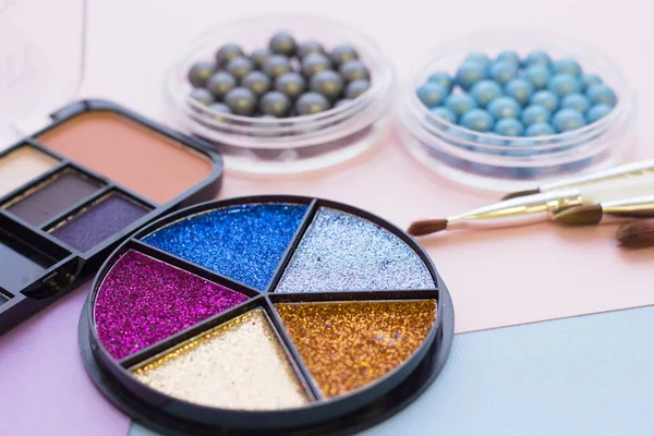 Kozmetikai termékek, pasztell színű háttér — Stock Fotó