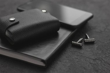 Düz yatıyordu adam ayarla