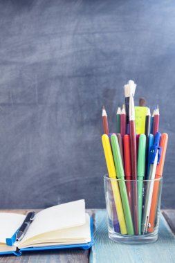 Sayı üzerine siyah yazı tahtası