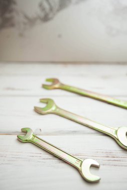 Onarım marangoz araçları: İngiliz anahtarı