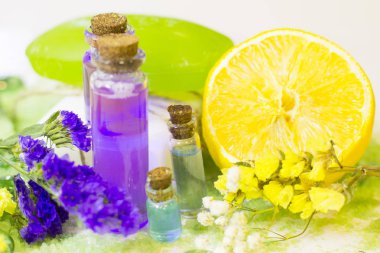 Spa konsept uçucu yağ ve limon ile