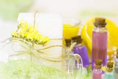 Spa konsept uçucu yağ ve limon ile