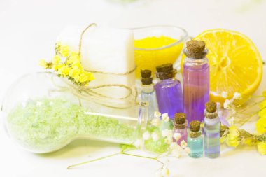 Spa konsept uçucu yağ ve limon ile