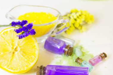 Spa konsept uçucu yağ ve limon ile