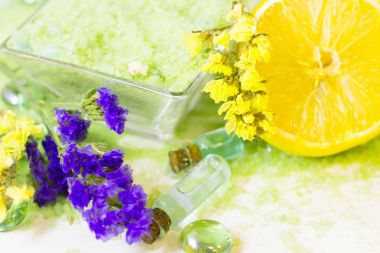 Spa konsept uçucu yağ ve limon ile