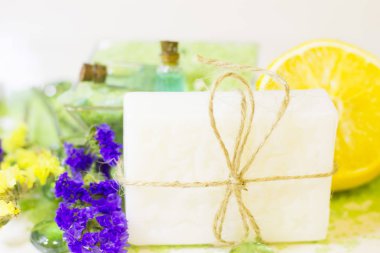 Spa konsept uçucu yağ ve limon ile