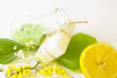 Spa konsept uçucu yağ ve limon ile