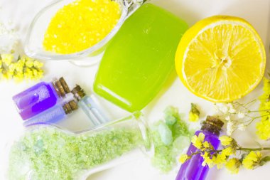 Spa konsept uçucu yağ ve limon ile