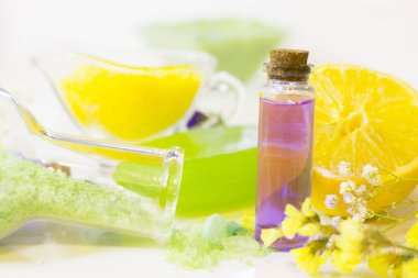 Spa konsept uçucu yağ ve limon ile