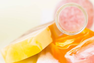 Spa konseptiyle yeşil banyo tuzu