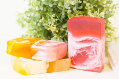 Spa konseptiyle yeşil banyo tuzu