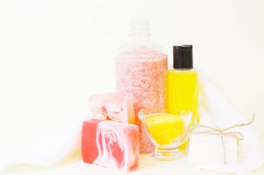 Spa konseptiyle yeşil banyo tuzu