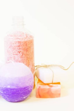 Spa konseptiyle yeşil banyo tuzu