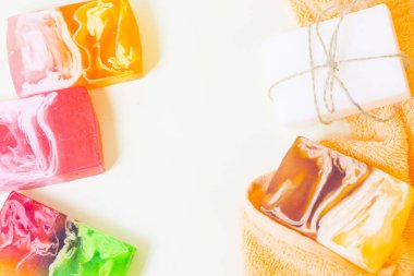 Spa konseptiyle yeşil banyo tuzu