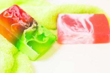 Spa konseptiyle yeşil banyo tuzu