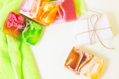 Spa konseptiyle yeşil banyo tuzu