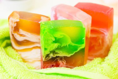 Spa konseptiyle yeşil banyo tuzu