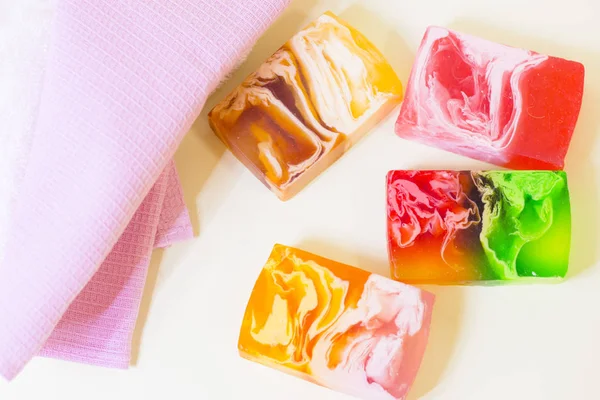 Spa konseptiyle yeşil banyo tuzu