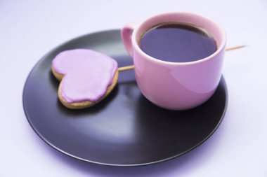 Açık mor renkli sweets ile kahve