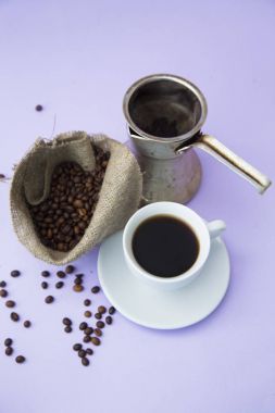 Açık mor renkli sweets ile kahve