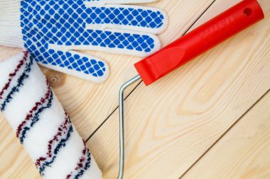 Hafif ahşap arka plan üzerinde onarım araçları