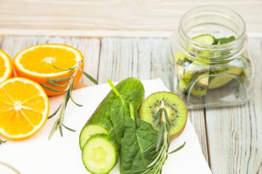 Taze meyve ve sebze smoothie