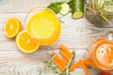 Taze meyve ve sebze smoothie