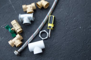 Çeşitli su tesisatçıları araçları