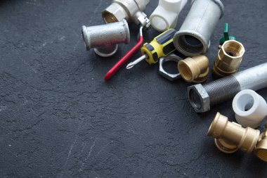 Çeşitli su tesisatçıları araçları