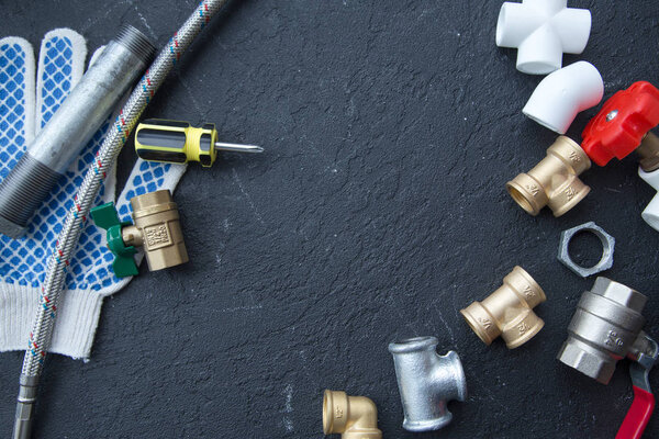 Различные сантехники и сантехнические материалы, включая нержавеющую ...