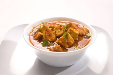 peynir pişmiş bezelye bir kremalı sos ile